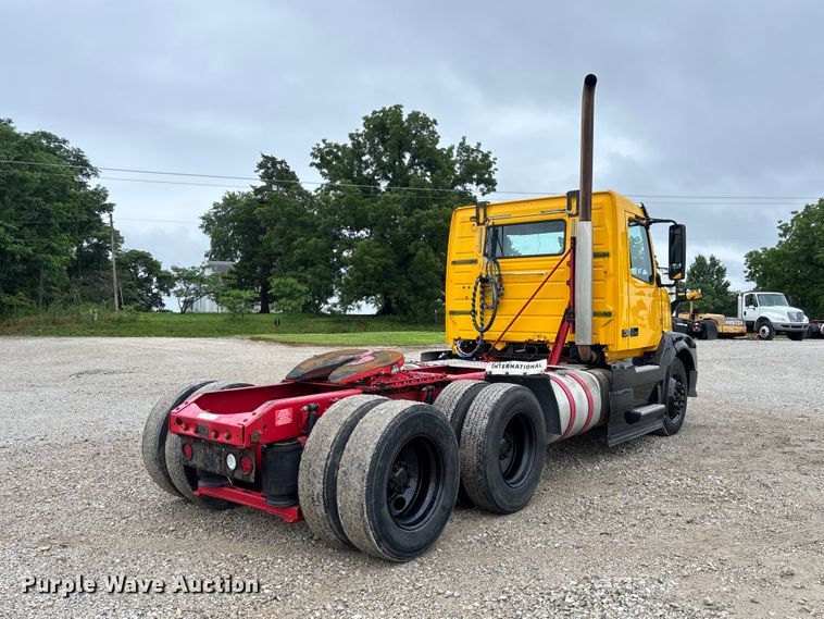2017 Volvo VNL Semi Truck - photo 5