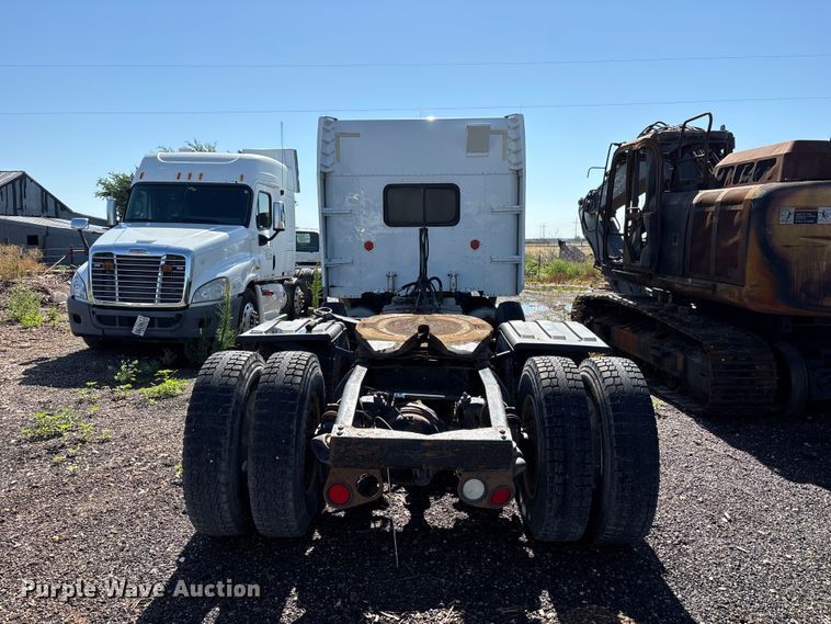 2008 Peterbilt 386 Semi Truck - photo 3