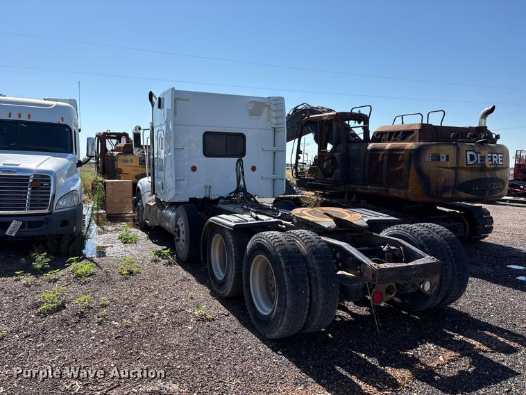 2008 Peterbilt 386 Semi Truck - photo 4