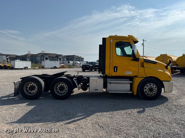 2021 Freightliner Cascadia 126 Semi Truck - photo 4