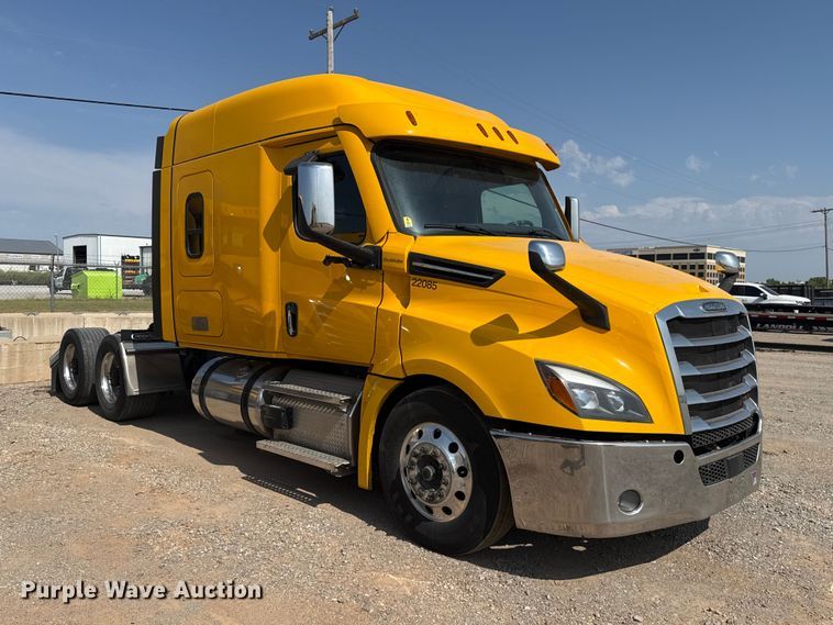 2022 Freightliner Cascadia 126 Semi Truck - photo 3