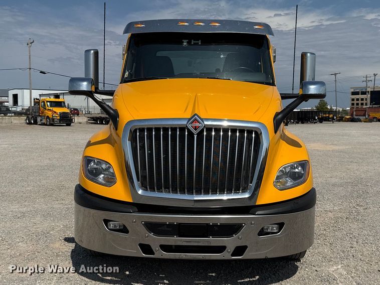 2024 International LT625 Semi Truck - photo 2