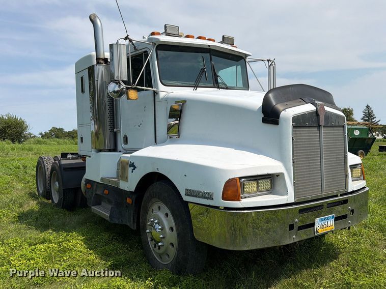 1986 Kenworth T600 - photo 3