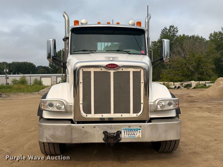 2019 Peterbilt 567 Semi Truck - photo 2
