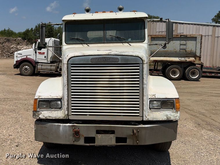1996 Freightliner FLD - photo 2