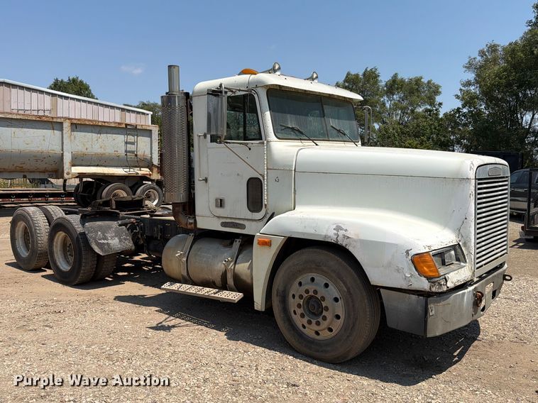 1996 Freightliner FLD - photo 3