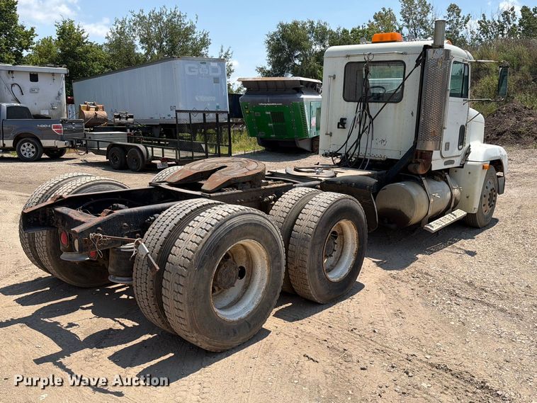 1996 Freightliner FLD - photo 5