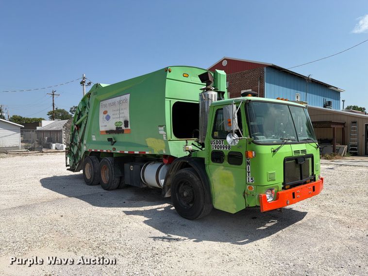 2009 Autocar WXLL Refuse Truck - photo 3