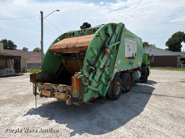 2009 Autocar WXLL Refuse Truck - photo 5