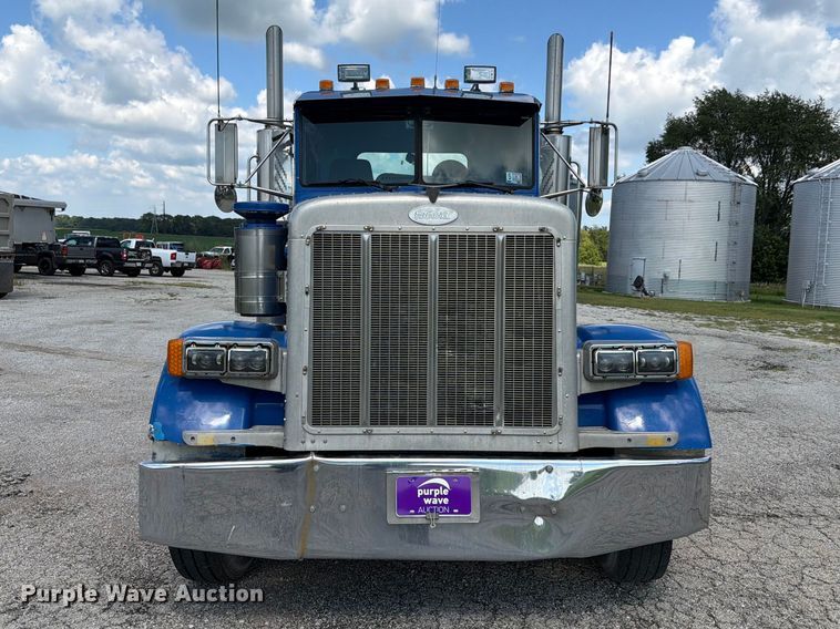 1996 Peterbilt 378 Semi Truck - photo 2