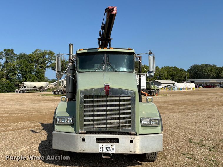 2003 Kenworth T800 Crane Truck - photo 2