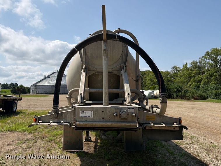 2003 Heil Pneumatic Bulk Trailer Pneumatic Dry Bulk Trailer - photo 2