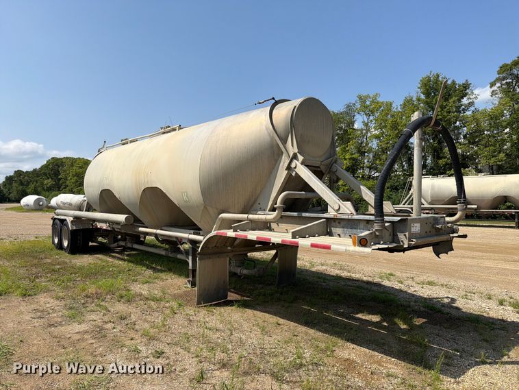 2003 Heil Pneumatic Bulk Trailer Pneumatic Dry Bulk Trailer - photo 3
