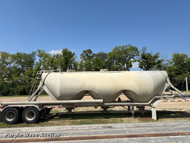 2003 Heil Pneumatic Bulk Trailer Pneumatic Dry Bulk Trailer - photo 4