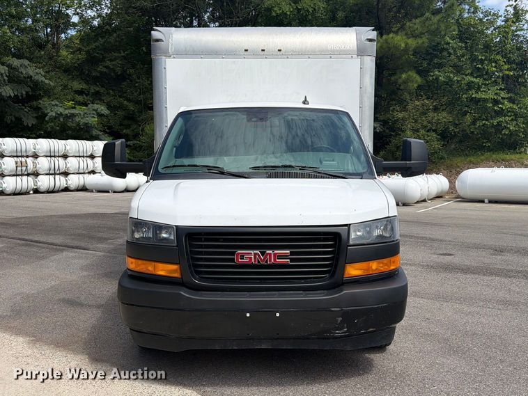 2021 GMC Savana Box Truck - photo 2