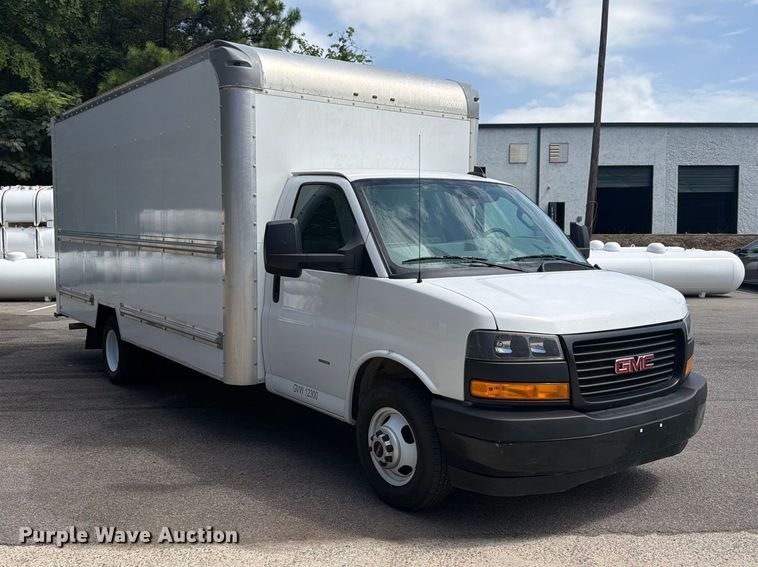 2021 GMC Savana Box Truck - photo 3