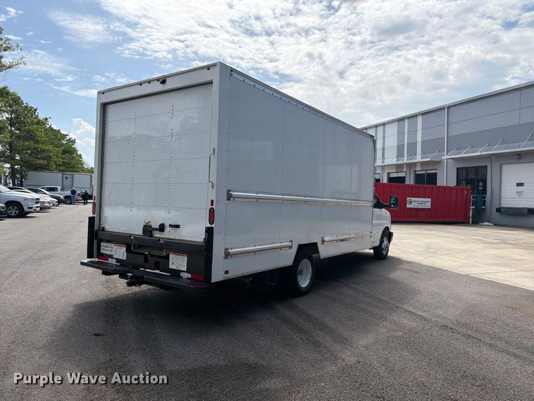 2021 GMC Savana Box Truck - photo 5