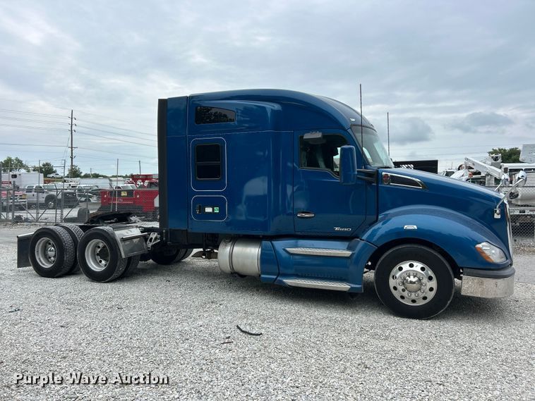 2019 Kenworth T680 Semi Truck - photo 4