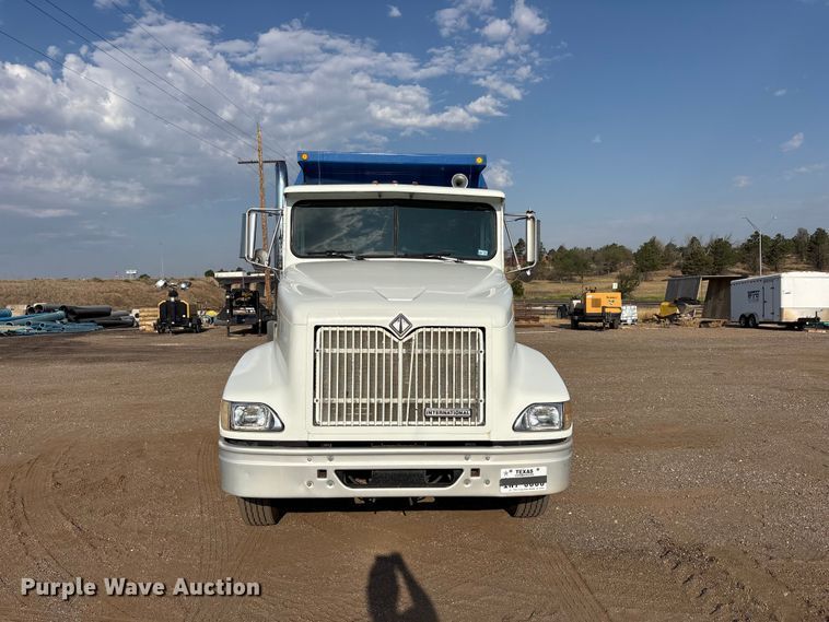 1999 International 9100 Dump Truck - photo 2