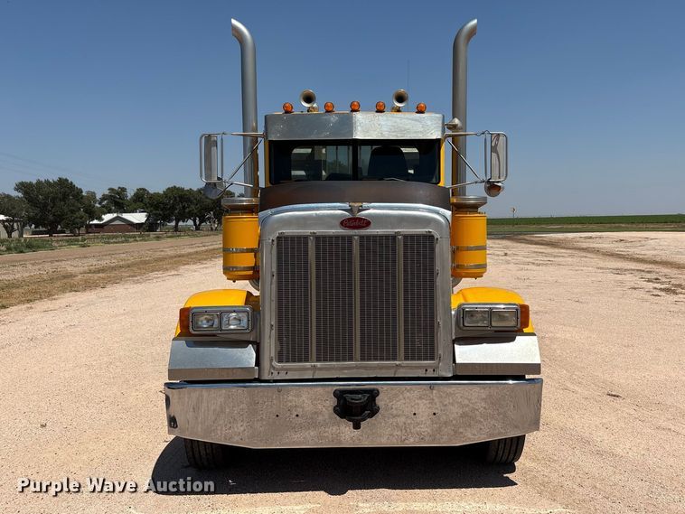 2000 Peterbilt 378 Semi Truck - photo 2