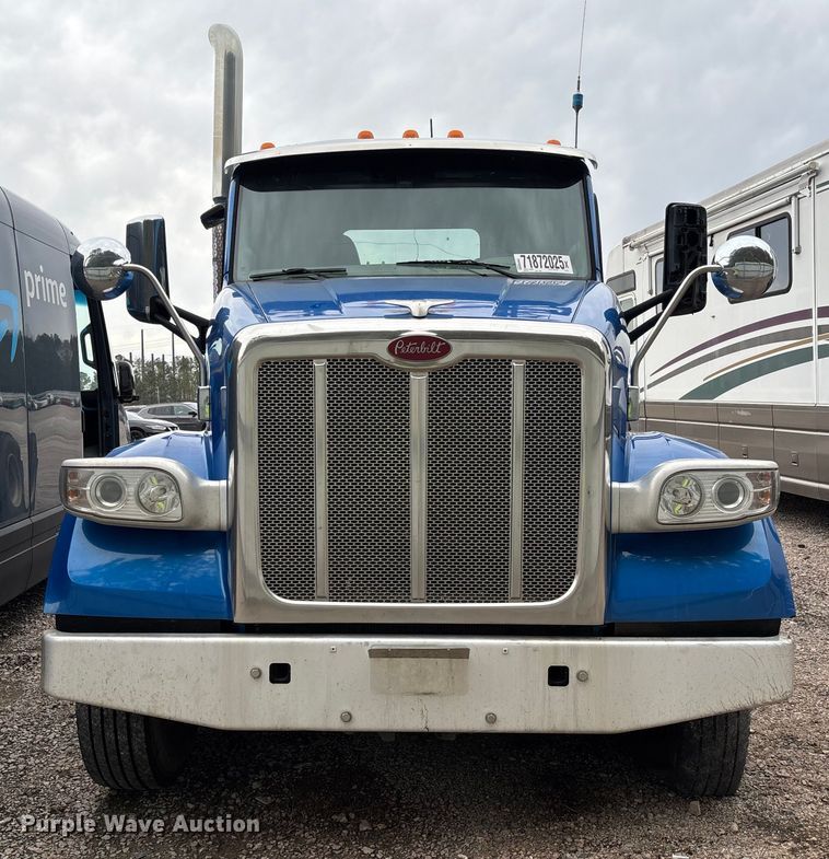 2019 Peterbilt 567 Semi Truck - photo 2