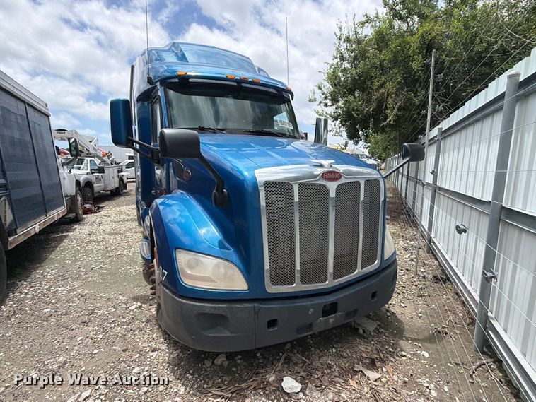 2019 Peterbilt 579 Semi Truck - photo 2