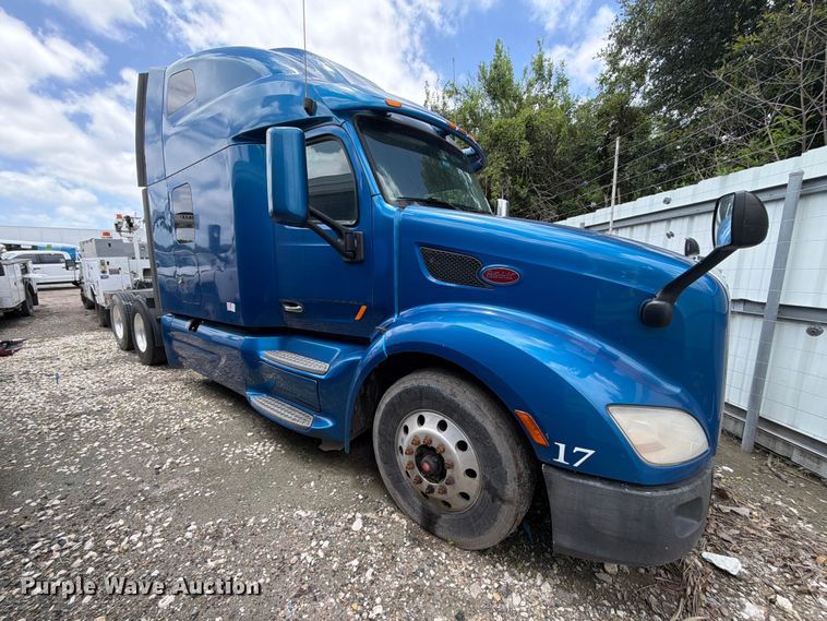 2019 Peterbilt 579 Semi Truck - photo 3