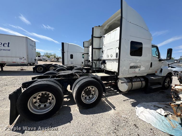 2019 International LT625 Semi Truck - photo 4