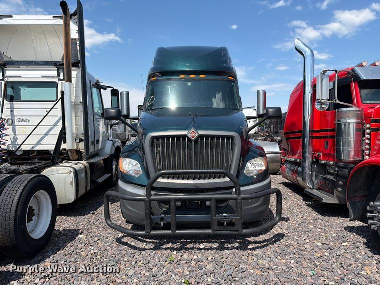 2020 International LT625 Semi Truck - photo 2
