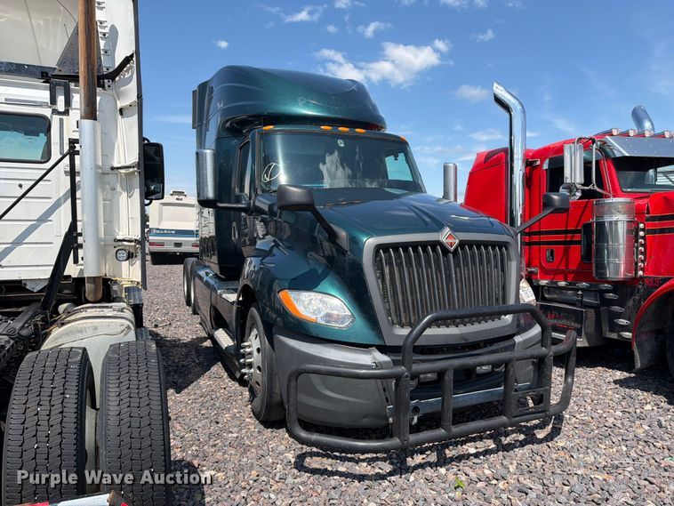 2020 International LT625 Semi Truck - photo 3
