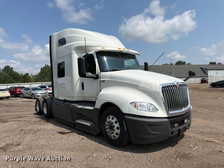 2020 International LT625 Semi Truck - photo 3