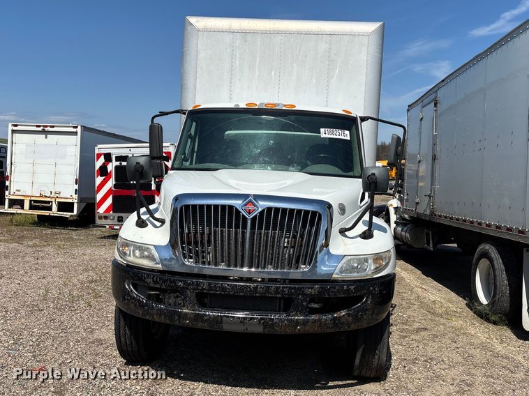 2019 International 4300 Box Truck - photo 2