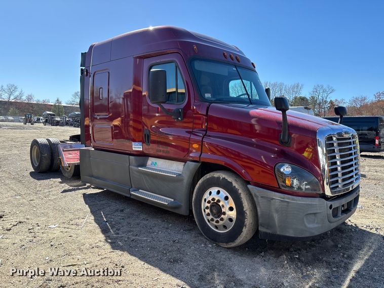 2016 Freightliner Cascadia Semi Truck - photo 3