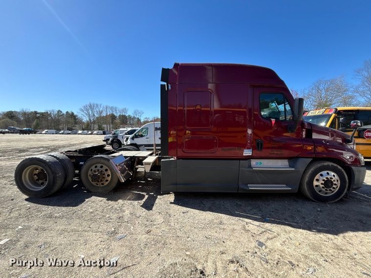 2016 Freightliner Cascadia Semi Truck - photo 4
