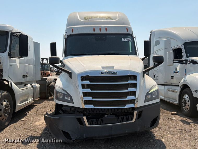 2023 Freightliner Cascadia Semi Truck - photo 2