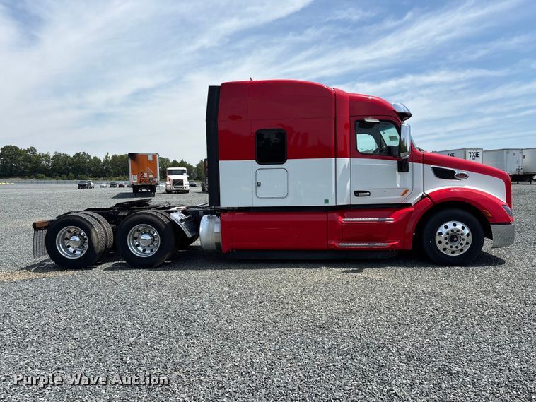 2019 Peterbilt 579 Semi Truck - photo 4