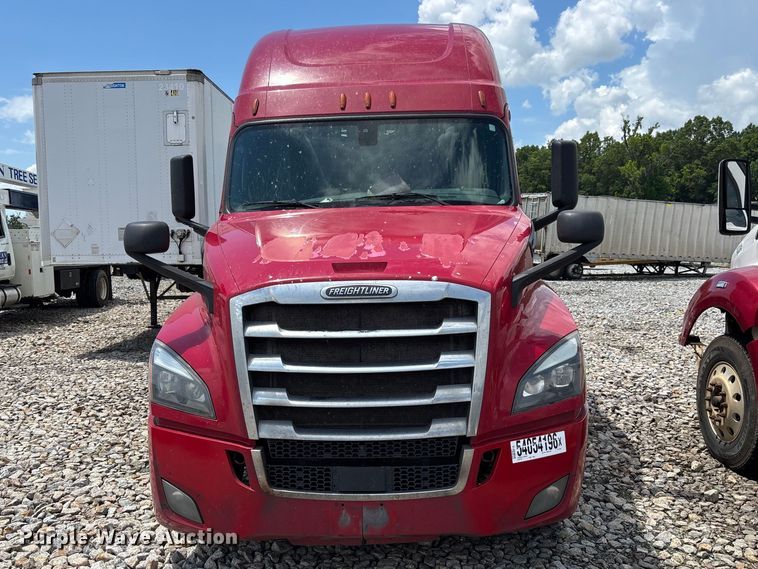 2019 Freightliner Cascadia Semi Truck - photo 2