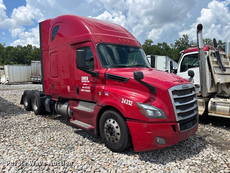 2019 Freightliner Cascadia Semi Truck - photo 3
