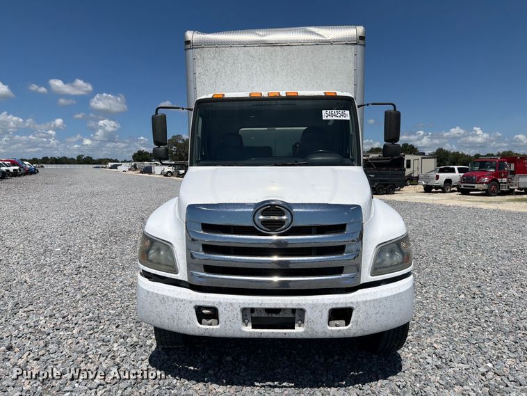 2018 Hino Box Truck - photo 2