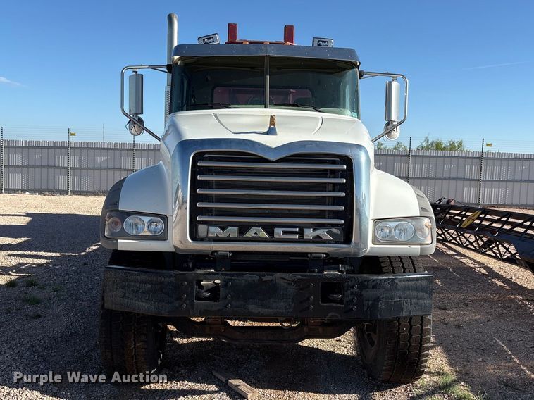 2013 Mack GU713 Drilling Rig Truck - photo 2