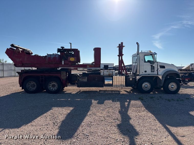 2013 Mack GU713 Drilling Rig Truck - photo 4