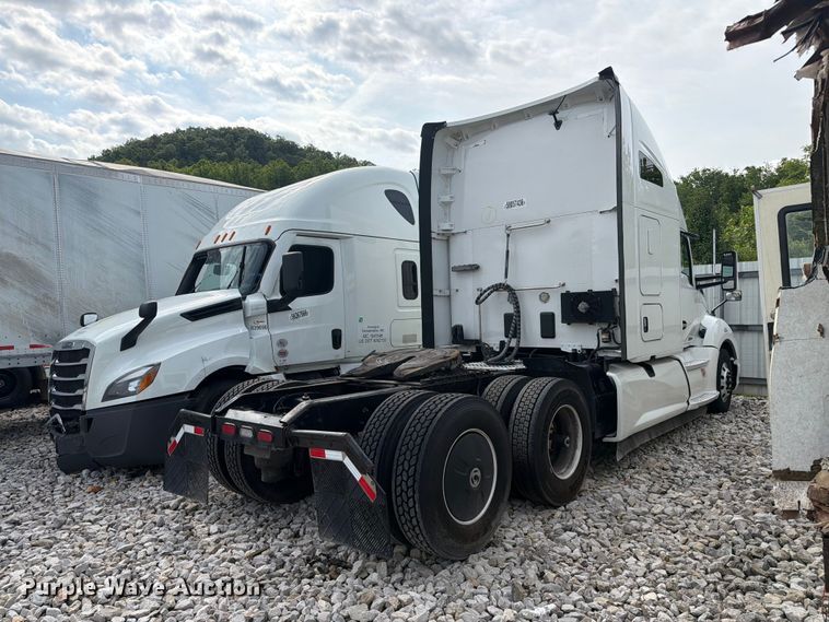 2020 Kenworth T680 Semi Truck - photo 3