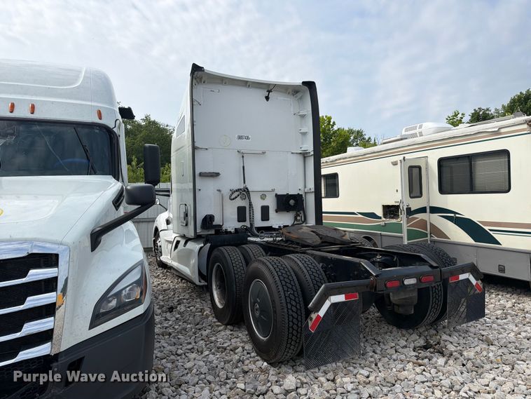 2020 Kenworth T680 Semi Truck - photo 5