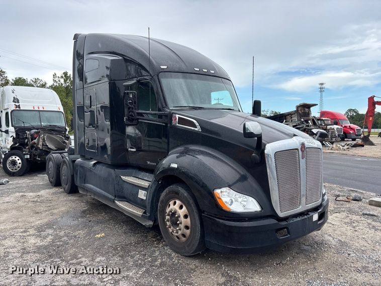 2019 Kenworth T680 Semi Truck - photo 3
