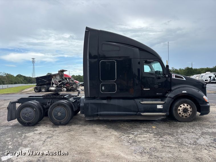 2019 Kenworth T680 Semi Truck - photo 4