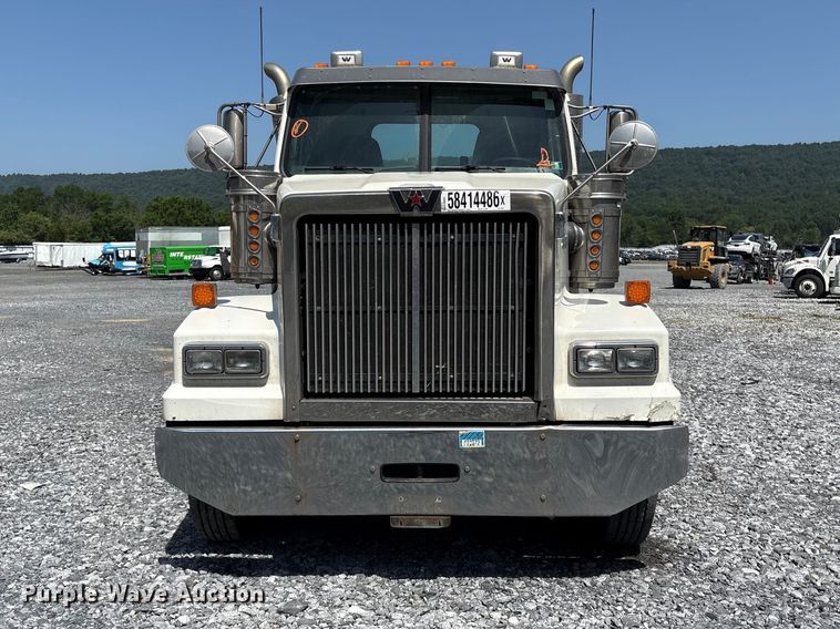 2021 Western Star 4900 Semi Truck - photo 2