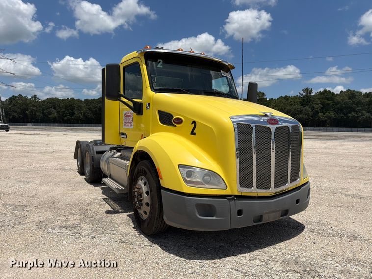 2017 Peterbilt 579 Semi Truck - photo 3