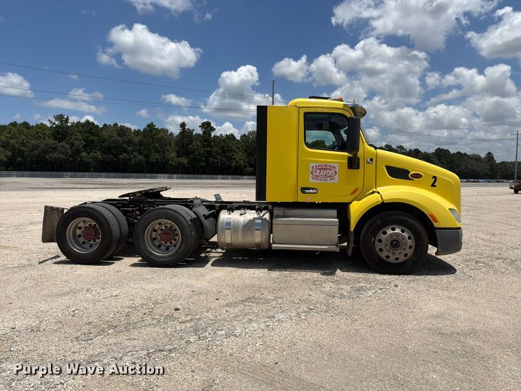 2017 Peterbilt 579 Semi Truck - photo 4