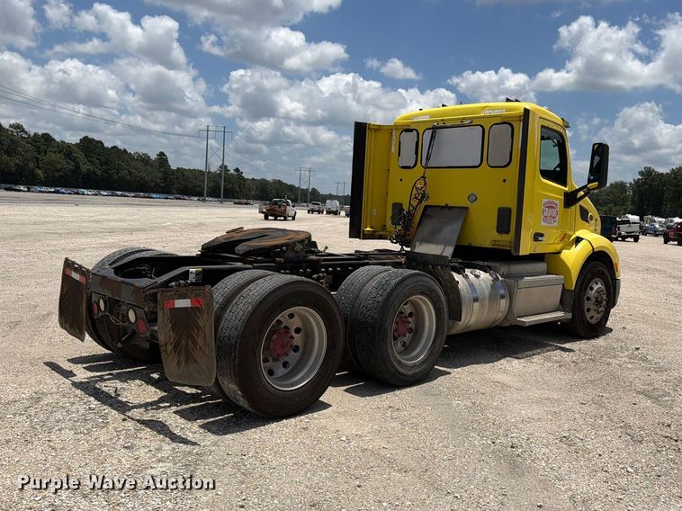2017 Peterbilt 579 Semi Truck - photo 5
