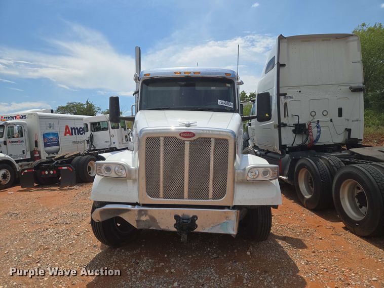 2023 Peterbilt 567 Semi Truck - photo 2